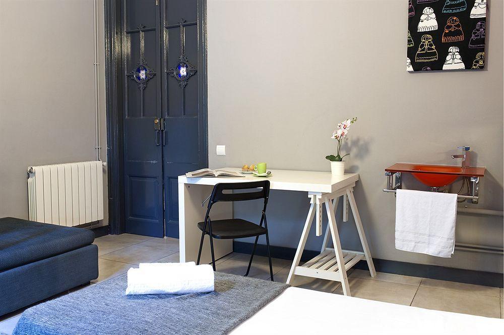 Ella Hostel Barcelone Extérieur photo